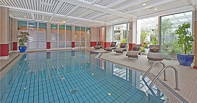 Hotelhallenbad Schwimmbad Pool Urlaub ber Ostern im Westerwald RLP. Kurzurlaub in Oberlahr, zwischen Altenkirchen, Neuwied, Hamm (Sieg), Siegburg, Knigswinter am Rhein und Bonn.