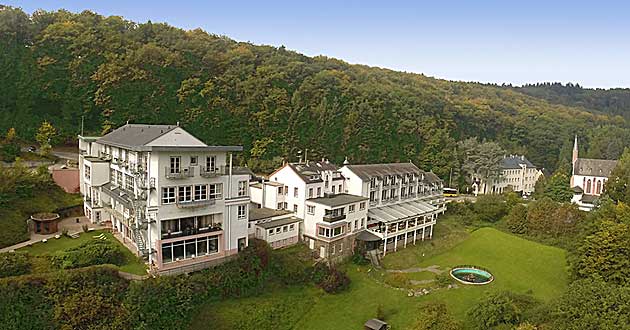 Urlaub ber Ostern Hotel im Rheingau Kurzurlaub in den Osterferien im Waldhotel zwischen Geisenheim am Rhein, Rdesheim, Schloss Johannisberg, Eberbach und Wiesbaden in Hessen.