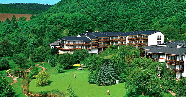 Urlaub ber Ostern in Bad Sobernheim Nahe. Oster-Kurzurlaub in einem groen Park am Hotel.