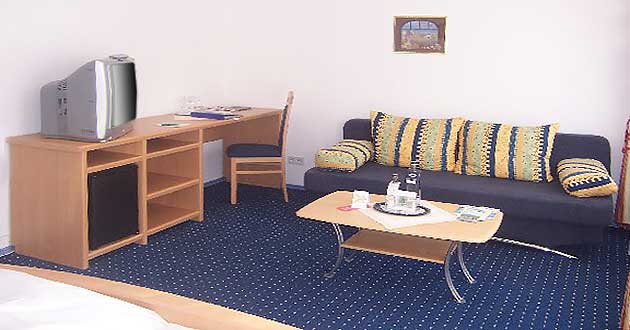 Urlaub ber Ostern am Mittelrhein, Osterurlaub direkt am Rheinufer in Boppard am Rhein im Tal der Loreley