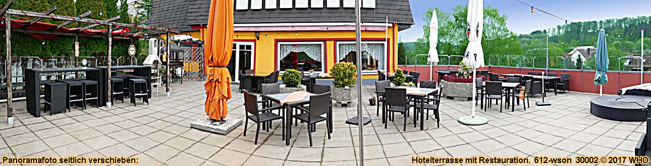 Hotelterrasse mit Restauration. Urlaub ber Ostern Hotel im Taunus. Oster-Kurzurlaub im Hochtaunuskreis.